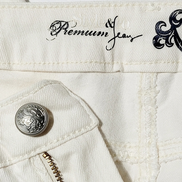 Style & Co. Premium Capris Jeans Soft White Embroidered & Rhinestones (14) - Picture 7 of 11